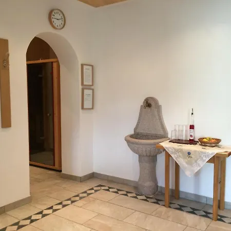 Jenneweinhof ゲストハウス トゥクス