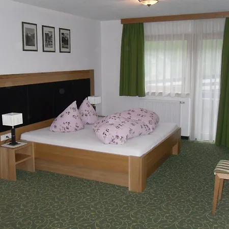 Jenneweinhof בית הארחה