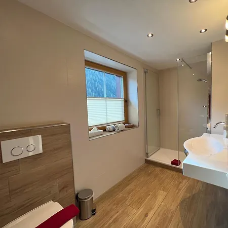 Jenneweinhof 3* トゥクス