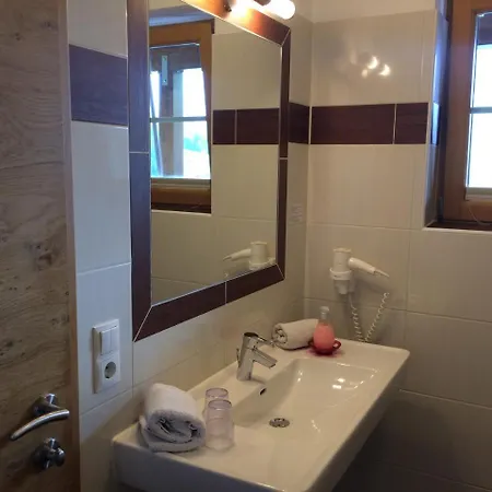 Jenneweinhof ゲストハウス トゥクス